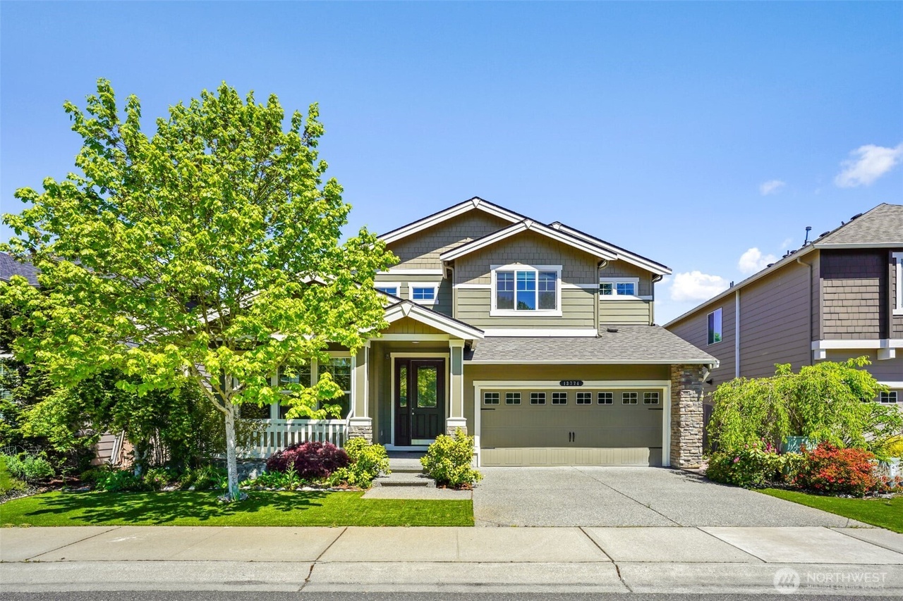 Renton, WA 98059 | 5 beds | 2.5 baths | $1,425,000